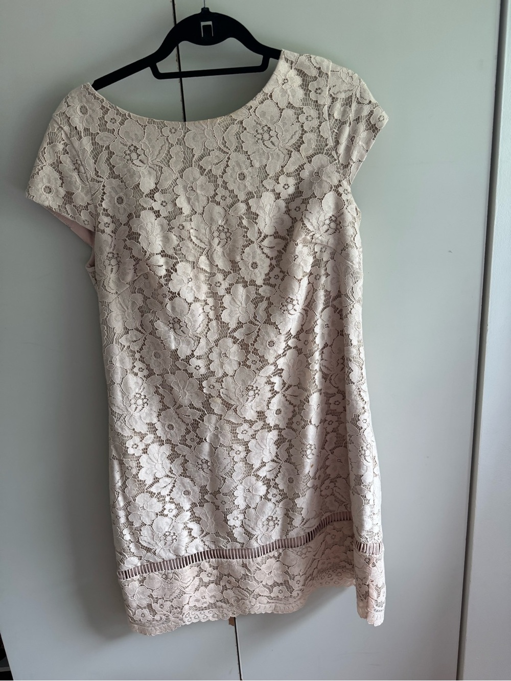 Beautiful lace Vince Camuto dress